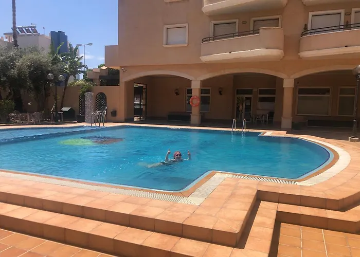 Sunny Paradise/El Paraiso Soleado