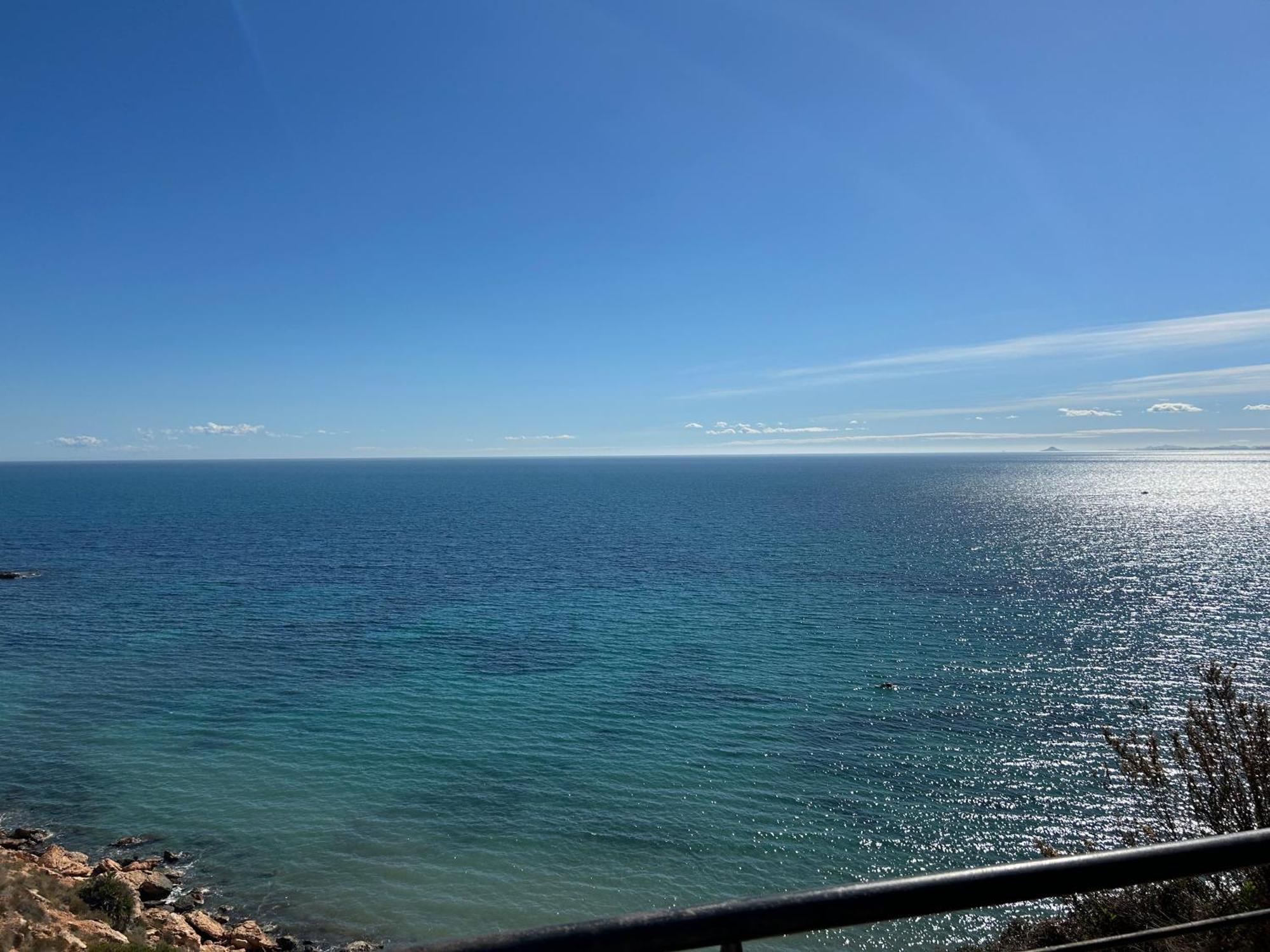 Sunny Paradise/el Paraiso Soleado *