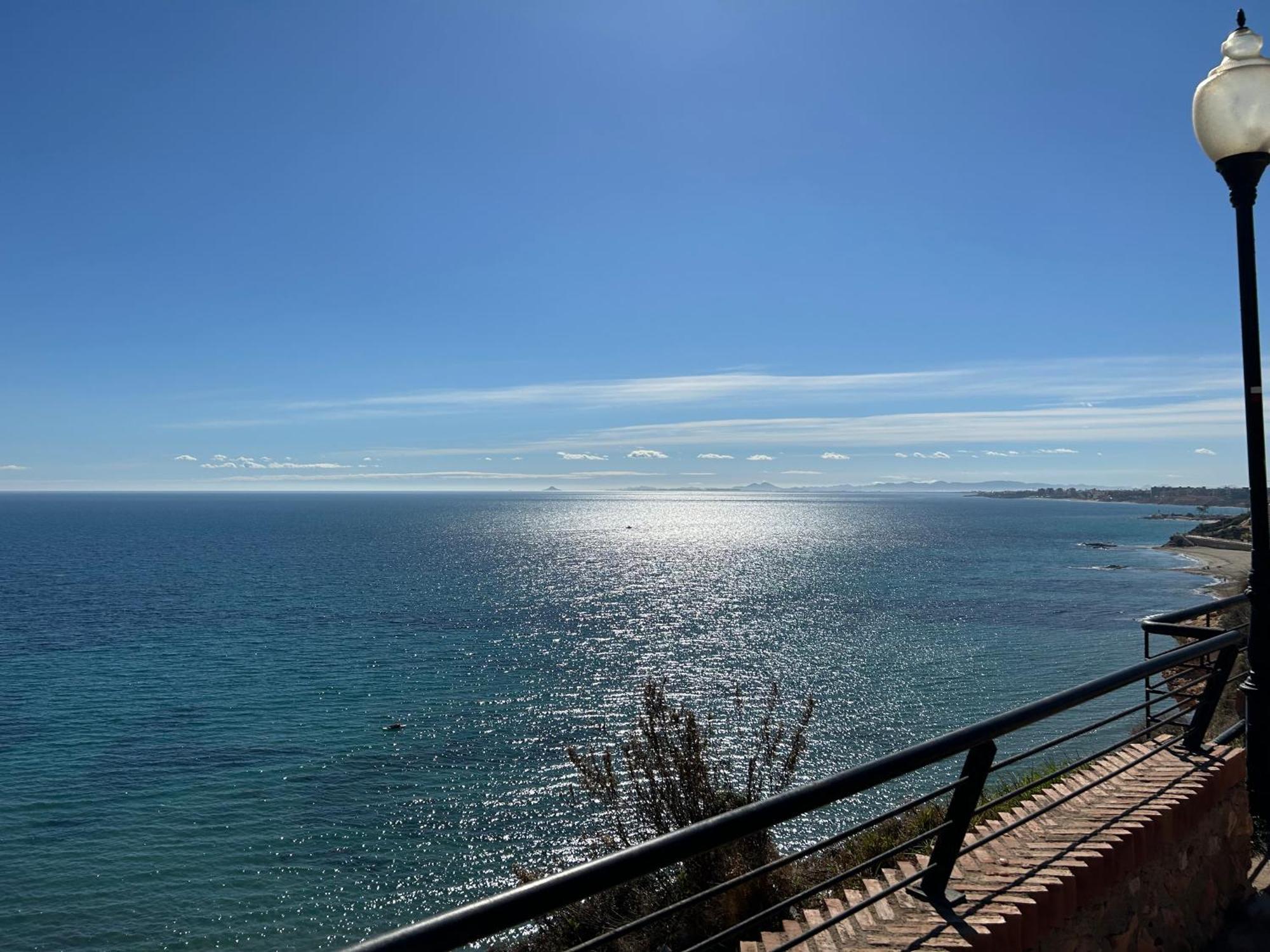 Sunny Paradise/el Paraiso Soleado *